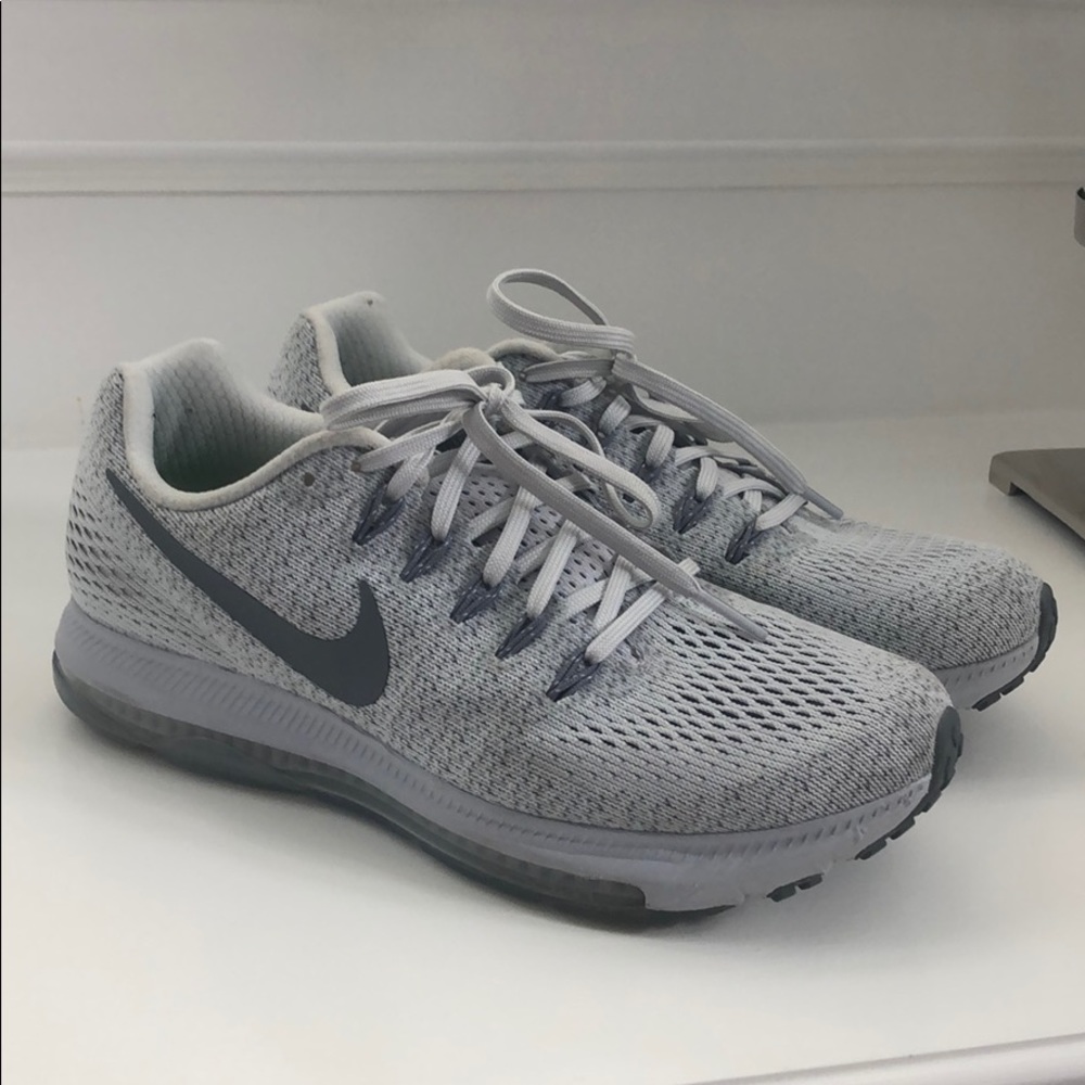 Size 7 Nike zoom all out